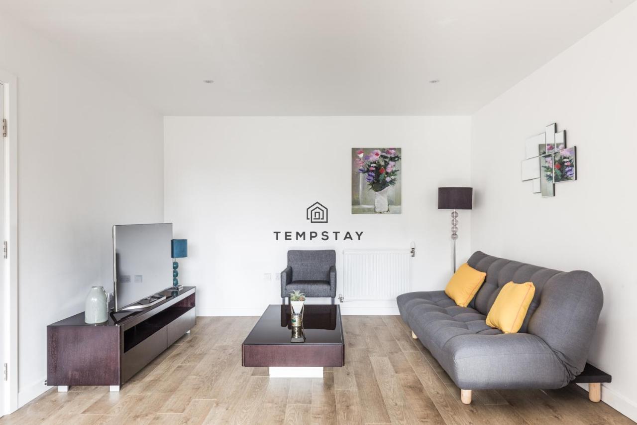 Modern Private Apartment -Balcony-Tube Station Londres Exterior foto